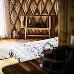Glamping Dolina Jurt Glamping Gizycko *
